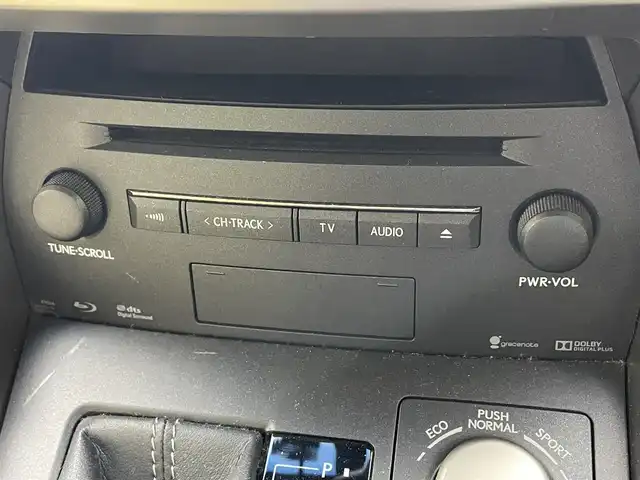 レクサス ＮＸ 300h Iパッケージ 滋賀県 2015(平27)年 4.9万km ソニッククォーツ 禁煙車/純正ナビ/（CD/DVD/Blu-ray/フルセグTV/SD/BT/USB/AUX/FM/AM）/プリクラッシュセーフティシステム（PCS）/レーンディパーチャーアラート（LDA）/オートマチックハイビーム（AHB）/レーダークルーズコントロール/バック・サイドカメラ/ビルトインETC/ベージュレザーシート/ドライブレコーダー/前席シートヒーター/前席パワーシート/デュアルエアコン/オートブレーキホールド/電動パーキングブレーキ/純正フロアマット/純正18インチAW