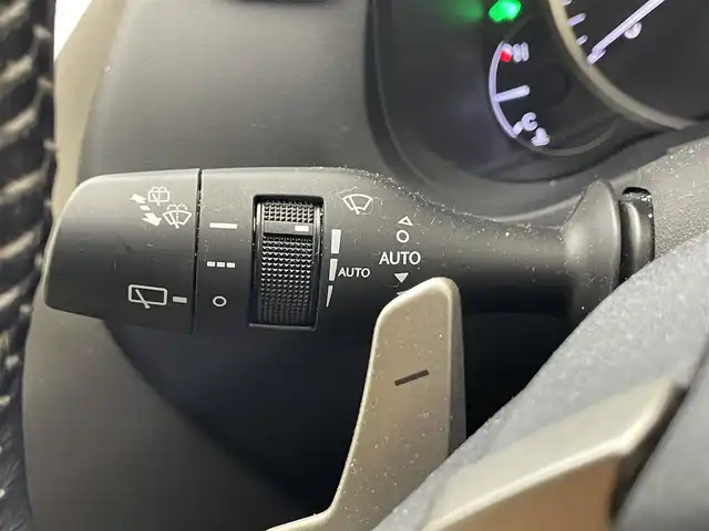レクサス ＮＸ 300h Iパッケージ 滋賀県 2015(平27)年 4.9万km ソニッククォーツ 禁煙車/純正ナビ/（CD/DVD/Blu-ray/フルセグTV/SD/BT/USB/AUX/FM/AM）/プリクラッシュセーフティシステム（PCS）/レーンディパーチャーアラート（LDA）/オートマチックハイビーム（AHB）/レーダークルーズコントロール/バック・サイドカメラ/ビルトインETC/ベージュレザーシート/ドライブレコーダー/前席シートヒーター/前席パワーシート/デュアルエアコン/オートブレーキホールド/電動パーキングブレーキ/純正フロアマット/純正18インチAW