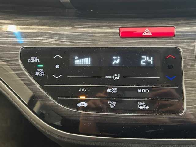 ホンダ オデッセイ 静岡県 2014(平26)年 12.1万km ホワイトオーキッドパール (株)IDOMが運営する【じしゃロン浜松店】の自社ローン専用車両になりますこちらは現金またはオートローンご利用時の価格です。自社ローンご希望の方は別途その旨お申付け下さい/プッシュスタート/メモリナビ/フルセグテレビ/全方位カメラ/両側パワースライドドア/ETC/アイドリングストップ/オットマン/フォグランプ/パドルシフト/後部座席モニター