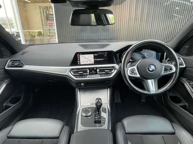 ＢＭＷ ３２０ｉ Mスポーツ 福岡県 2021(令3)年 4.2万km サファイアブラックP インテリジェントＳ/アダプティブコントロール/ブラインドスポット/ハーフレザーシート/シートヒーター/純正ナビ/ミラーリング/全方位/Bluetooth/ワイヤレス充電/パワーバックドア/ステアシフト/パドルシフト/ＬＥＤヘッドライト/autoハイビーム/ドライブレコーダー/純正１８インチＡＷ/ミラーＥＴＣ
