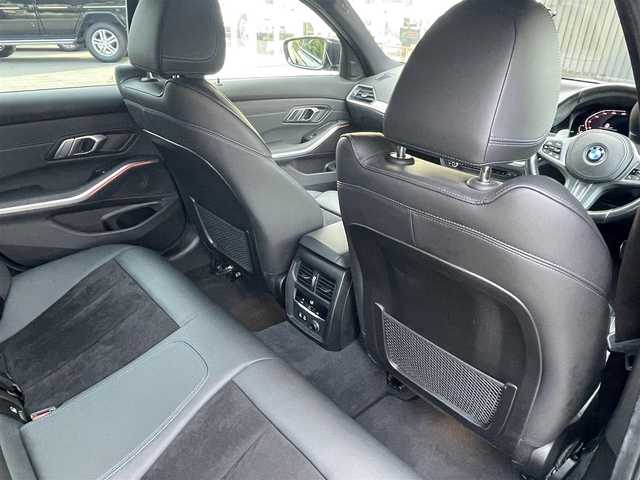 ＢＭＷ ３２０ｉ Mスポーツ 福岡県 2021(令3)年 4.2万km サファイアブラックP インテリジェントＳ/アダプティブコントロール/ブラインドスポット/ハーフレザーシート/シートヒーター/純正ナビ/ミラーリング/全方位/Bluetooth/ワイヤレス充電/パワーバックドア/ステアシフト/パドルシフト/ＬＥＤヘッドライト/autoハイビーム/ドライブレコーダー/純正１８インチＡＷ/ミラーＥＴＣ