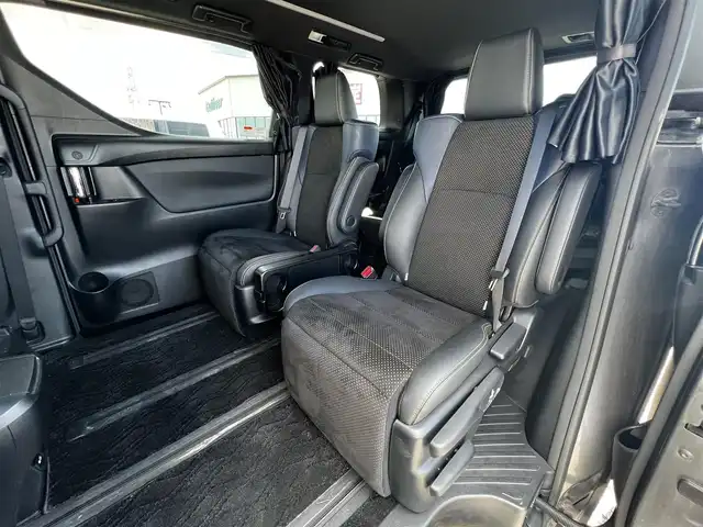 トヨタ ヴェルファイア 3.5ZA ゴールデンアイズ 道央・札幌 2016(平28)年 7.7万km グレーメタリック ４WD/純正SDナビ/AM/FM/BT/CD/DVD/フルセグ/純正フリップダウンモニター/衝突被害軽減ブレーキ/横滑り防止装置/レーダークルーズコントロール/クリアランスソナー/バックカメラ/ビルトインETC/ECOMODE/両側パワースライドドア/パワーバックドア/オットマン/ハーフレザーシート/革巻きウッドコンビステアリング/ステアリングリモコン/AC100V/電動パーキング/ブレーキホールド/MTモード付AT/プッシュスタート/スマートキー/LEDヘッドライト/オートライト/フォグランプ/電動格納ミラー/ウィンカーミラー/純正フロアマット/ドアバイザー