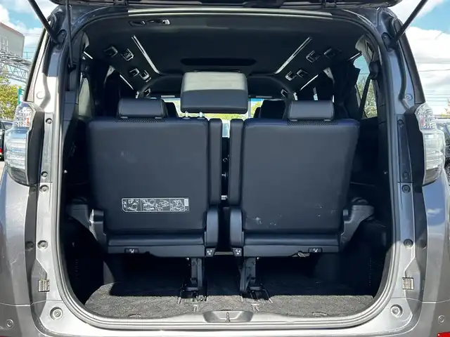 トヨタ ヴェルファイア 3.5ZA ゴールデンアイズ 道央・札幌 2016(平28)年 7.7万km グレーメタリック ４WD/純正SDナビ/AM/FM/BT/CD/DVD/フルセグ/純正フリップダウンモニター/衝突被害軽減ブレーキ/横滑り防止装置/レーダークルーズコントロール/クリアランスソナー/バックカメラ/ビルトインETC/ECOMODE/両側パワースライドドア/パワーバックドア/オットマン/ハーフレザーシート/革巻きウッドコンビステアリング/ステアリングリモコン/AC100V/電動パーキング/ブレーキホールド/MTモード付AT/プッシュスタート/スマートキー/LEDヘッドライト/オートライト/フォグランプ/電動格納ミラー/ウィンカーミラー/純正フロアマット/ドアバイザー