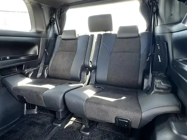 トヨタ ヴェルファイア 3.5ZA ゴールデンアイズ 道央・札幌 2016(平28)年 7.7万km グレーメタリック ４WD/純正SDナビ/AM/FM/BT/CD/DVD/フルセグ/純正フリップダウンモニター/衝突被害軽減ブレーキ/横滑り防止装置/レーダークルーズコントロール/クリアランスソナー/バックカメラ/ビルトインETC/ECOMODE/両側パワースライドドア/パワーバックドア/オットマン/ハーフレザーシート/革巻きウッドコンビステアリング/ステアリングリモコン/AC100V/電動パーキング/ブレーキホールド/MTモード付AT/プッシュスタート/スマートキー/LEDヘッドライト/オートライト/フォグランプ/電動格納ミラー/ウィンカーミラー/純正フロアマット/ドアバイザー