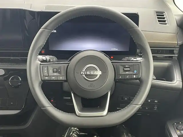 日産 セレナ e－パワー ハイウェイスター V 埼玉県 2025(令7)年 0.5万km パールⅡ 純正１２．３型ナビＴＶ　１１型後席モニター　プロパイロット　全方位カメラ　両側電動スライドドア　ＢＳＭ　ＬＥＤヘッドライト　ＥＴＣ２．０　スマートルームミラー　ハーフレザーシート　フルフラット