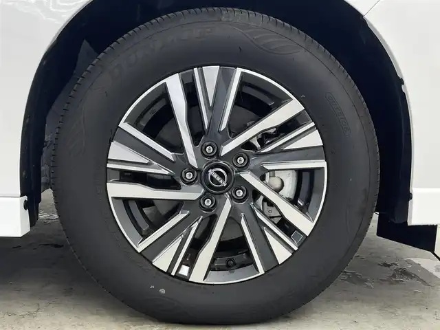 日産 セレナ e－パワー ハイウェイスター V 埼玉県 2025(令7)年 0.5万km パールⅡ 純正１２．３型ナビＴＶ　１１型後席モニター　プロパイロット　全方位カメラ　両側電動スライドドア　ＢＳＭ　ＬＥＤヘッドライト　ＥＴＣ２．０　スマートルームミラー　ハーフレザーシート　フルフラット