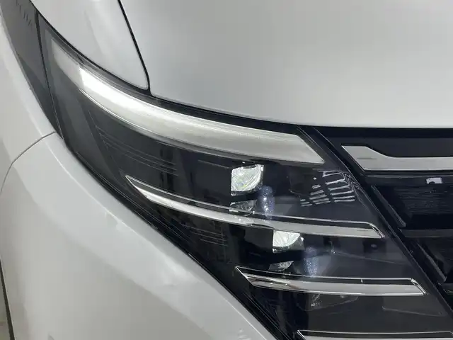 日産 セレナ e－パワー ハイウェイスター V 埼玉県 2025(令7)年 0.5万km パールⅡ 純正１２．３型ナビＴＶ　１１型後席モニター　プロパイロット　全方位カメラ　両側電動スライドドア　ＢＳＭ　ＬＥＤヘッドライト　ＥＴＣ２．０　スマートルームミラー　ハーフレザーシート　フルフラット