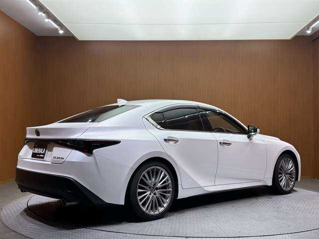 レクサス ＩＳ 300h バージョンL 千葉県 2023(令5)年 3.1万km ソニッククォーツ ＡＣＣ　/ＳＲ　/黒革シート　/ナビ　/ＴＶ　/Ｂｌｕｅｔｏｏｔｈ接続　/全方位カメラ　/３眼ＬＥＤヘッドライト　/電動シート　/シートヒーター　/ベンチレーション　/衝突軽減Ｂ　/ＢＳＭ　/ＬＫＡ　/ドラレコ/ＥＴＣ　/禁煙車