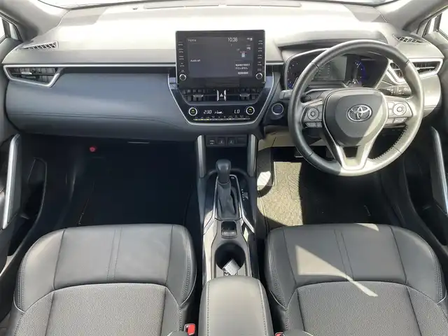 トヨタ カローラ クロス ハイブリッド Z 福岡県 2021(令3)年 3.1万km プラチナホワイトパールマイカ 禁煙車/トヨタセーフティセンス/PCS/LTA/ＢＳＭ/クリアランスソナー/PKSB/RCTA/純正９インチディスプレイオーディオ/フルセグTV/BT/AM/FM/applecarplay/androidauto/Miracast/全周囲カメラ/ルーフレール/ハンズフリーパワーバックドア/レーダークルーズコントロール/ハーフレザーシート/D席パワーシート/D/Nシートヒーター/ＬＥＤオートライト/フォグランプ/オートハイビーム/ステアリングリモコン/ビルトインETC/スマートキー/プッシュスタート/純正AW/電格ミラー/オートエアコン