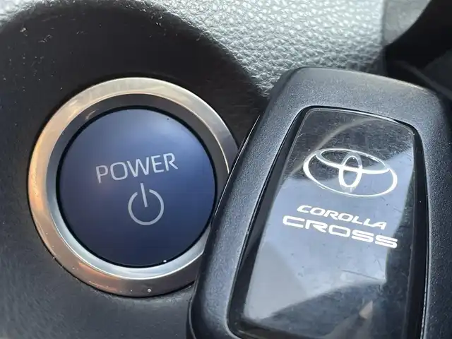 トヨタ カローラ クロス ハイブリッド Z 福岡県 2021(令3)年 3.1万km プラチナホワイトパールマイカ 禁煙車/トヨタセーフティセンス/PCS/LTA/ＢＳＭ/クリアランスソナー/PKSB/RCTA/純正９インチディスプレイオーディオ/フルセグTV/BT/AM/FM/applecarplay/androidauto/Miracast/全周囲カメラ/ルーフレール/ハンズフリーパワーバックドア/レーダークルーズコントロール/ハーフレザーシート/D席パワーシート/D/Nシートヒーター/ＬＥＤオートライト/フォグランプ/オートハイビーム/ステアリングリモコン/ビルトインETC/スマートキー/プッシュスタート/純正AW/電格ミラー/オートエアコン