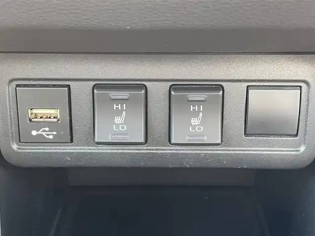 トヨタ カローラ クロス ハイブリッド Z 福岡県 2021(令3)年 3.1万km プラチナホワイトパールマイカ 禁煙車/トヨタセーフティセンス/PCS/LTA/ＢＳＭ/クリアランスソナー/PKSB/RCTA/純正９インチディスプレイオーディオ/フルセグTV/BT/AM/FM/applecarplay/androidauto/Miracast/全周囲カメラ/ルーフレール/ハンズフリーパワーバックドア/レーダークルーズコントロール/ハーフレザーシート/D席パワーシート/D/Nシートヒーター/ＬＥＤオートライト/フォグランプ/オートハイビーム/ステアリングリモコン/ビルトインETC/スマートキー/プッシュスタート/純正AW/電格ミラー/オートエアコン