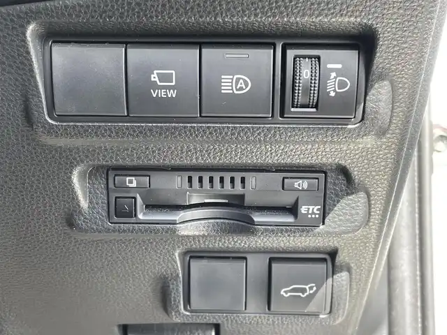 トヨタ カローラ クロス ハイブリッド Z 福岡県 2021(令3)年 3.1万km プラチナホワイトパールマイカ 禁煙車/トヨタセーフティセンス/PCS/LTA/ＢＳＭ/クリアランスソナー/PKSB/RCTA/純正９インチディスプレイオーディオ/フルセグTV/BT/AM/FM/applecarplay/androidauto/Miracast/全周囲カメラ/ルーフレール/ハンズフリーパワーバックドア/レーダークルーズコントロール/ハーフレザーシート/D席パワーシート/D/Nシートヒーター/ＬＥＤオートライト/フォグランプ/オートハイビーム/ステアリングリモコン/ビルトインETC/スマートキー/プッシュスタート/純正AW/電格ミラー/オートエアコン