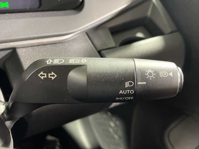 日産 ノート X 沖縄県 2023(令5)年 4.1万km グレー 県外仕入 /禁煙車 /NissanConnectナビゲーションシステム 9インチ/プロパイロット/ナビ連動機能付き/インテリジェントアラウンドビューモニター/移動物検知機能付き/インテリジェントルームミラー/ステアリングスイッチ/車載通信ユニット/BSW/後方車輛検知機能付き/RCTA /後退時後車両検知警報/ハイビームアシスト/スマート充電