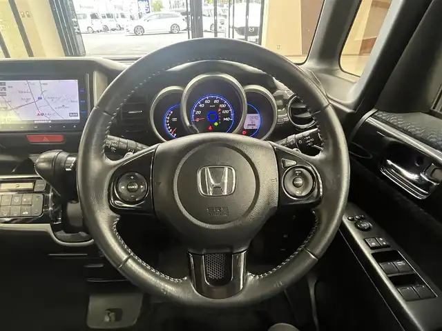 ホンダ Ｎ ＢＯＸ カスタム G ターボSSパッケージ 高知県 2013(平25)年 9.1万km プレミアムホワイトパール (株)IDOMが運営する【じしゃロン高知店】の自社ローン専用車両になります。こちらは現金またはオートローンご利用時の価格です。自社ローンご希望の方は別途その旨お申付け下さい