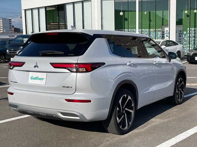 三菱 アウトランダー ＰＨＥＶ P 長崎県 2024(令6)年 5.2万km ホワイトダイヤモンド 純正メーカーナビ/BT/USB/HDMI/フルセグTV/全方位カメラ/BOSEプレミアムサウンド/e-アシスト/レーダークルーズコントロール/黒レザーシート/前席パワーシート/前席メモリーシート/前席シートヒーター/ステアリングヒーター/パドルシフト/ドライブレコーダー前後/LEDヘッドライト