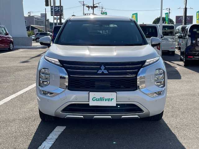 三菱 アウトランダー ＰＨＥＶ P 長崎県 2024(令6)年 5.2万km ホワイトダイヤモンド 純正メーカーナビ/BT/USB/HDMI/フルセグTV/全方位カメラ/BOSEプレミアムサウンド/e-アシスト/レーダークルーズコントロール/黒レザーシート/前席パワーシート/前席メモリーシート/前席シートヒーター/ステアリングヒーター/パドルシフト/ドライブレコーダー前後/LEDヘッドライト