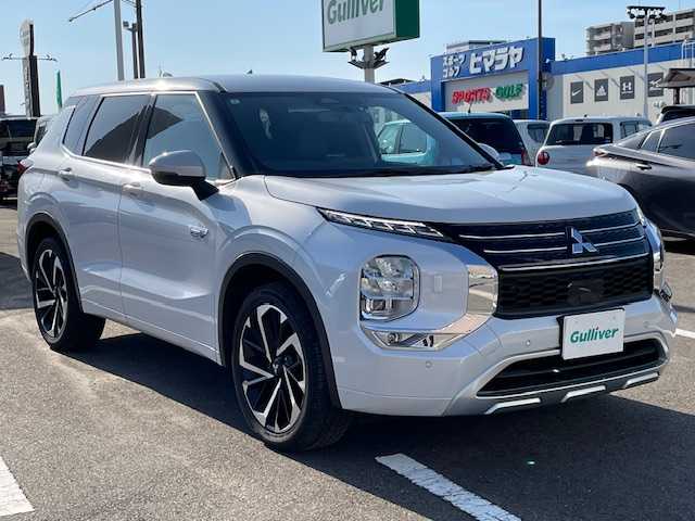三菱 アウトランダー ＰＨＥＶ P 長崎県 2024(令6)年 5.2万km ホワイトダイヤモンド 純正メーカーナビ/BT/USB/HDMI/フルセグTV/全方位カメラ/BOSEプレミアムサウンド/e-アシスト/レーダークルーズコントロール/黒レザーシート/前席パワーシート/前席メモリーシート/前席シートヒーター/ステアリングヒーター/パドルシフト/ドライブレコーダー前後/LEDヘッドライト