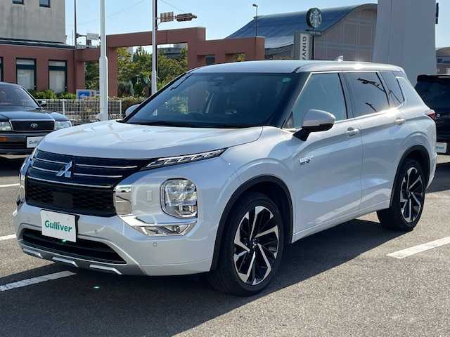 三菱 アウトランダー ＰＨＥＶ P 長崎県 2024(令6)年 5.2万km ホワイトダイヤモンド 純正メーカーナビ/BT/USB/HDMI/フルセグTV/全方位カメラ/BOSEプレミアムサウンド/e-アシスト/レーダークルーズコントロール/黒レザーシート/前席パワーシート/前席メモリーシート/前席シートヒーター/ステアリングヒーター/パドルシフト/ドライブレコーダー前後/LEDヘッドライト