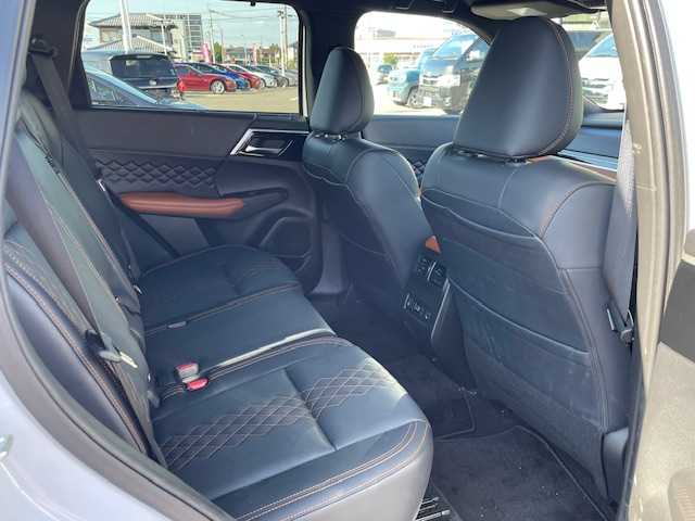 三菱 アウトランダー ＰＨＥＶ P 長崎県 2024(令6)年 5.2万km ホワイトダイヤモンド 純正メーカーナビ/BT/USB/HDMI/フルセグTV/全方位カメラ/BOSEプレミアムサウンド/e-アシスト/レーダークルーズコントロール/黒レザーシート/前席パワーシート/前席メモリーシート/前席シートヒーター/ステアリングヒーター/パドルシフト/ドライブレコーダー前後/LEDヘッドライト