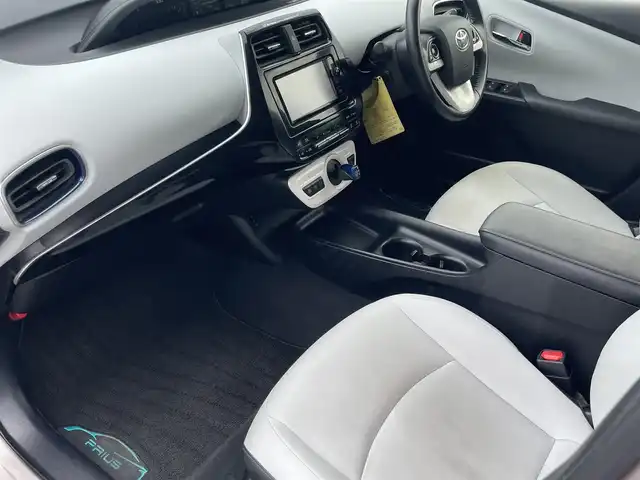 トヨタ プリウス S ツーリングセレクション 鳥取県 2016(平28)年 4.6万km スティールブロンドM トヨタセーフティセンス/純正ナビ【NSZN-W64T】/・フルセグ/・Bluetooth/・CD/DVD/バックカメラ/スマートキー/プッシュスタート/ETC/デイライト付き社外エアロ/レーダークルーズコントロール/専用レザーシート/前席シートヒーター/LEDヘッドライト＆LEDフォグ/ABS/オートマチックハイビーム/W&サイドエアバック/カーテンエアバック
