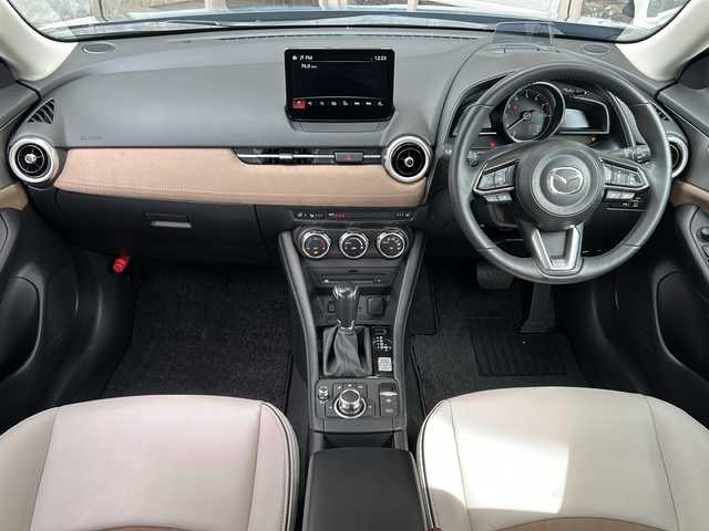 マツダ ＣＸ－３ 15S アーバンドレッサー 静岡県 2021(令3)年 1.1万km ポリメタルグレーM 純正SDナビ/・CD/・DVD/・フルセグＴＶ/・Bluetooth/・USB/・AM/・FM/主要装備/・衝突軽減/・レーンキープ/・追従クルコン/・BSM/・コーナーセンサー前後/・全方位カメラ/・HUD/・ハーフレザーシート/・シートヒーターD/N席/・ハンドルヒーター/・パドルシフト/・ステアリングリモコン/・LEDヘッドライト/・オートハイビーム/・純正フロアマット/・純正アルミホイール/・スペアキー1本