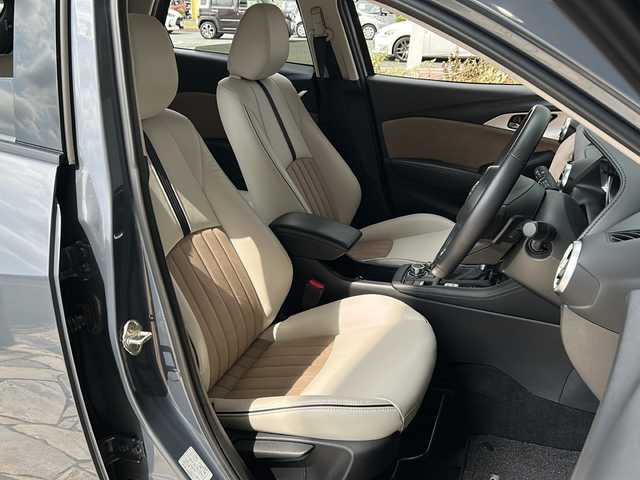 マツダ ＣＸ－３ 15S アーバンドレッサー 静岡県 2021(令3)年 1.1万km ポリメタルグレーM 純正SDナビ/・CD/・DVD/・フルセグＴＶ/・Bluetooth/・USB/・AM/・FM/主要装備/・衝突軽減/・レーンキープ/・追従クルコン/・BSM/・コーナーセンサー前後/・全方位カメラ/・HUD/・ハーフレザーシート/・シートヒーターD/N席/・ハンドルヒーター/・パドルシフト/・ステアリングリモコン/・LEDヘッドライト/・オートハイビーム/・純正フロアマット/・純正アルミホイール/・スペアキー1本