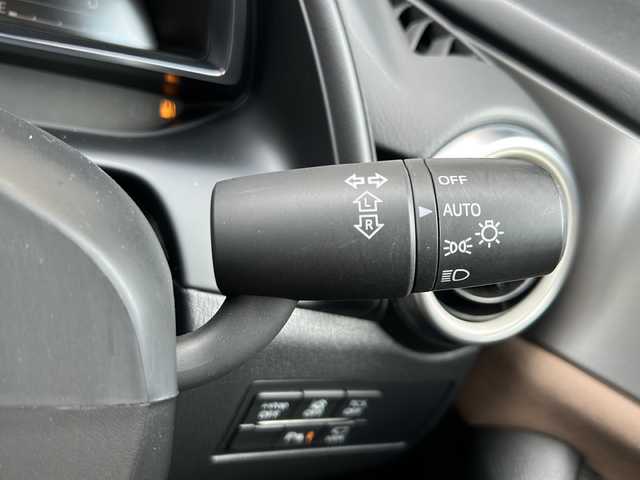 マツダ ＣＸ－３ 15S アーバンドレッサー 静岡県 2021(令3)年 1.1万km ポリメタルグレーM 純正SDナビ/・CD/・DVD/・フルセグＴＶ/・Bluetooth/・USB/・AM/・FM/主要装備/・衝突軽減/・レーンキープ/・追従クルコン/・BSM/・コーナーセンサー前後/・全方位カメラ/・HUD/・ハーフレザーシート/・シートヒーターD/N席/・ハンドルヒーター/・パドルシフト/・ステアリングリモコン/・LEDヘッドライト/・オートハイビーム/・純正フロアマット/・純正アルミホイール/・スペアキー1本