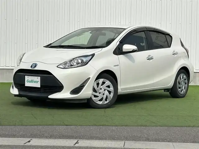 トヨタ アクア S スタイルブラック 香川県 2018(平30)年 4.8万km プラチナホワイトパールマイカ 登録時走行距離 47586km/純正ナビ/→AM/FM/フルセグTV/Bluetooth/バックカメラ/ドライブレコーダー/ビルトインETC/ステアリングリモコン/電動格納ミラー/純正15インチAW/プッシュスタート/スマートキー/プリクラッシュセーフティ/レーンディパーチャーアラート/横滑り防止装置