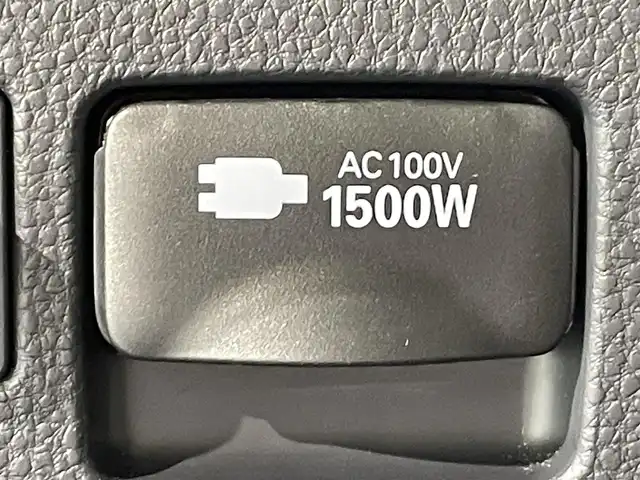 トヨタ ヤリスクロス ハイブリッド Z 愛知県 2023(令5)年 0.9万km ベージュ 純正８インチディスプレーナビ　/（AM/FM/Bluetooth/フルセグTV/Miracast/CarPlay)/ＡＣ１００Ｖ　/パノラミックビューモニター　/トヨタセーフティセンス　/　　-プリクラッシュセーフティ/　　-レーントレーニングアシスト＋レーンディパーチャーアラート/　　-レーダークルーズコントロール（ACC)/　　-オートマチックハイビーム/　　-ロードサインアシスト/　　-発進遅れ告知機能/ビルトインＥＴＣ２．０　/デジタルインナーミラー　/ブラインドスポットモニター　/シートヒーター　/ステアリングヒーター/D席パワーシート/LEDヘッドライト/USB接続/プッシュスタート/　　-スマートキー