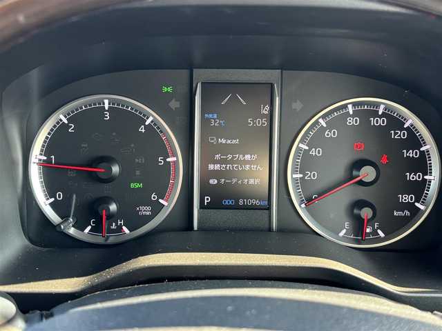 トヨタ グランエース プレミアム 福岡県 2022(令4)年 8.1万km ブラック 全方位カメラ/純正コネクティッドナビ/・BT、フルセグTV、CD、DVD、AUX、Miracast/ETC2.0/レザーシート/・シートヒーター、エアシート(D＋N席)/デュアルエアコン/LEDオートライト/オートマチックハイビーム/クルーズコントロール/レーンキープアシスト/横滑り防止/カーテンエアバッグ/パーキングアシスト/3列シート/両側パワスラ/純正フロアマット/純正アルミホイール/後席用モニター/IC付きターボ/スマートキー