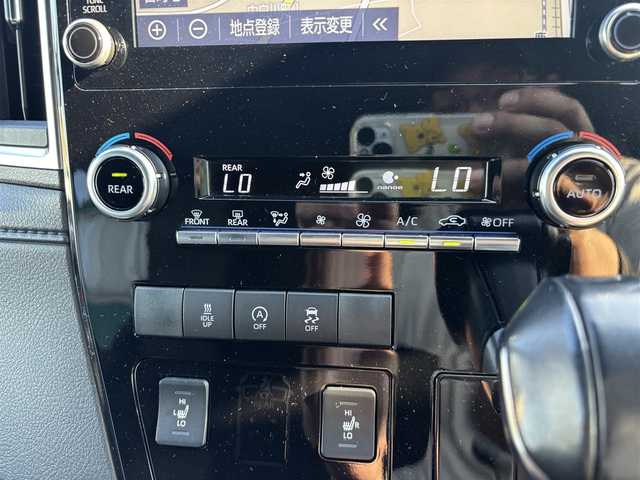 トヨタ グランエース プレミアム 福岡県 2022(令4)年 8.1万km ブラック 全方位カメラ/純正コネクティッドナビ/・BT、フルセグTV、CD、DVD、AUX、Miracast/ETC2.0/レザーシート/・シートヒーター、エアシート(D＋N席)/デュアルエアコン/LEDオートライト/オートマチックハイビーム/クルーズコントロール/レーンキープアシスト/横滑り防止/カーテンエアバッグ/パーキングアシスト/3列シート/両側パワスラ/純正フロアマット/純正アルミホイール/後席用モニター/IC付きターボ/スマートキー