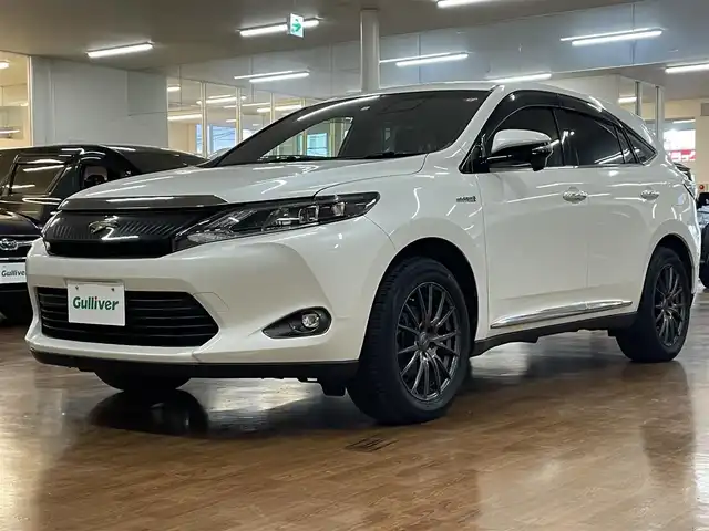 トヨタ ハリアー ハイブリッド エレガンス 道央・札幌 2014(平26)年 11.4万km ホワイトパールクリスタルシャイン 4WD/純正SDナビ/・フルセグTV/CD/DVD/BT/SD/USB/AUX/バックカメラ/社外エンジンスターター/本革シート/前席シートヒーター/前席パワーシート/運転席シートメモリ機能/ビルトインETC/プッシュスタート/スマートキー/スペアキー/緊急ブレーキシグナル/横滑り防止装置/純正フロアマット/純正ドアバイザー/ウインカーミラー/オートライト/LEDヘッドライト/前後フォグライト/社外18インチAW/純正AW付スタッドレスセット積込み/　（225/65R17  6mm）/新車時保証書/取扱説明書/ナビ取扱説明書