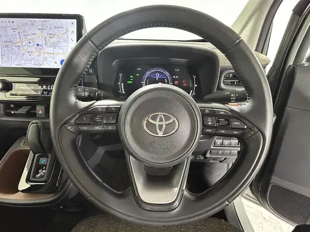 トヨタ シエンタ ハイブリッド Z 佐賀県 2022(令4)年 8.6万km アーバンカーキ 禁煙車/純正10.5インチナビ/フルセグTV/Bluetooth/AM/FM/MiraCast/全周囲カメラ/ETC/両側パワースライドドア/トヨタセーフティーセンス/プリクラッシュセーフティー/レーンキープ/ブラインドスポットモニター/クリアランスソナー/ロードサインアシスト/リアクロストラフィックアラート/レーダークルーズコントロール/純正15インチアルミホイール/社外フロアマット
