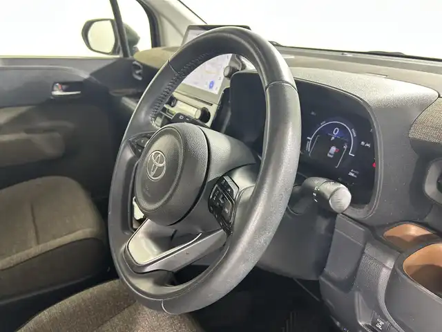 トヨタ シエンタ ハイブリッド Z 佐賀県 2022(令4)年 8.6万km アーバンカーキ 禁煙車/純正10.5インチナビ/フルセグTV/Bluetooth/AM/FM/MiraCast/全周囲カメラ/ETC/両側パワースライドドア/トヨタセーフティーセンス/プリクラッシュセーフティー/レーンキープ/ブラインドスポットモニター/クリアランスソナー/ロードサインアシスト/リアクロストラフィックアラート/レーダークルーズコントロール/純正15インチアルミホイール/社外フロアマット