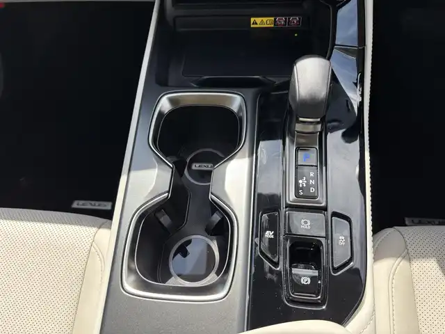レクサス ＮＸ 350h バージョンL 福岡県 2024(令6)年 0.3万km ソニッククォーツ サンルーフ/メーカーナビ（BLUETOOTH/フルセグ)/アラウンドビューモニター/バックカメラ/フロントカメラ/サイドカメラ/電動リアゲート/レーダークルーズコントロール/LEDヘッドライト/オートライト/オートマチックハイビーム/レザーシート/DN席シートヒーター/DN席エアシート/DN席パワーシート/シートメモリー/純正20インチAW/パドルシフト/USB入力端子/ワイヤレス充電/デジタルインナーミラー/横滑り防止装置/コーナーセンサー/レーンキープアシスト/盗難防止装置/衝突軽減システム/スマートキー/ETC2.0