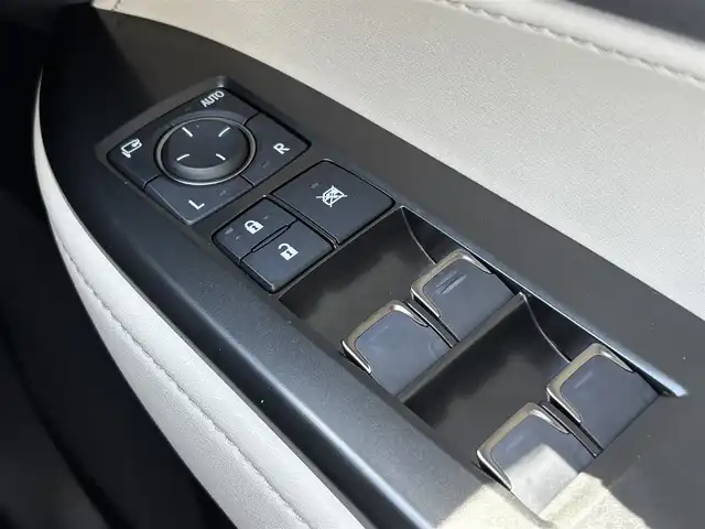 レクサス ＮＸ 350h バージョンL 福岡県 2024(令6)年 0.3万km ソニッククォーツ サンルーフ/メーカーナビ（BLUETOOTH/フルセグ)/アラウンドビューモニター/バックカメラ/フロントカメラ/サイドカメラ/電動リアゲート/レーダークルーズコントロール/LEDヘッドライト/オートライト/オートマチックハイビーム/レザーシート/DN席シートヒーター/DN席エアシート/DN席パワーシート/シートメモリー/純正20インチAW/パドルシフト/USB入力端子/ワイヤレス充電/デジタルインナーミラー/横滑り防止装置/コーナーセンサー/レーンキープアシスト/盗難防止装置/衝突軽減システム/スマートキー/ETC2.0