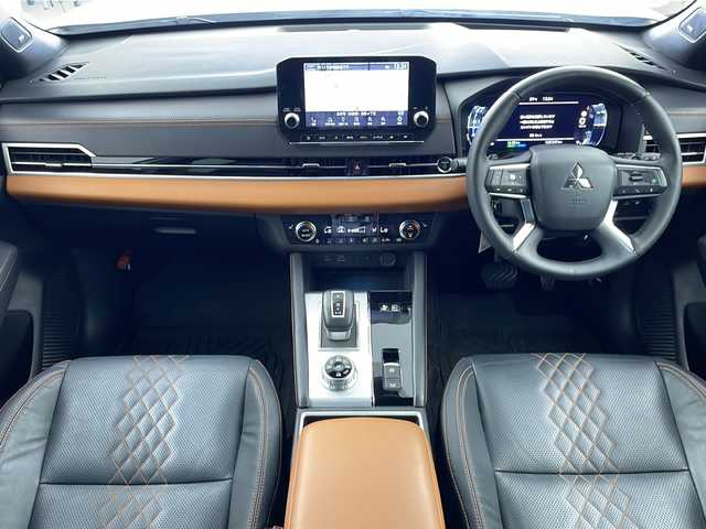 三菱 アウトランダー ＰＨＥＶ P 岐阜県 2022(令4)年 4.7万km ホワイトダイヤモンド ４WD/マルチアラウンドモニター/純正9インチナビ/フルセグTV/Bluetooth接続/ドライブレコーダー/レーダークルーズコントロール/レーンキープアシスト/コーナーセンサー/パドルシフト/パーキングセンサー/ふらつき警報/標識認識機能/横滑り防止装置/ステアリングリモコン/パドルシフト/パワーシート/シートメモリ/電格ミラー/BOSEプレミアムサウンド/全席シートヒーター