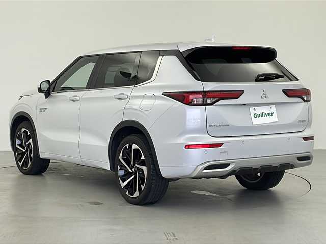 三菱 アウトランダー ＰＨＥＶ P 岐阜県 2022(令4)年 4.7万km ホワイトダイヤモンド ４WD/マルチアラウンドモニター/純正9インチナビ/フルセグTV/Bluetooth接続/ドライブレコーダー/レーダークルーズコントロール/レーンキープアシスト/コーナーセンサー/パドルシフト/パーキングセンサー/ふらつき警報/標識認識機能/横滑り防止装置/ステアリングリモコン/パドルシフト/パワーシート/シートメモリ/電格ミラー/BOSEプレミアムサウンド/全席シートヒーター