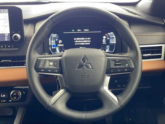 三菱 アウトランダー ＰＨＥＶ P 岐阜県 2022(令4)年 4.7万km ホワイトダイヤモンド ４WD/マルチアラウンドモニター/純正9インチナビ/フルセグTV/Bluetooth接続/ドライブレコーダー/レーダークルーズコントロール/レーンキープアシスト/コーナーセンサー/パドルシフト/パーキングセンサー/ふらつき警報/標識認識機能/横滑り防止装置/ステアリングリモコン/パドルシフト/パワーシート/シートメモリ/電格ミラー/BOSEプレミアムサウンド/全席シートヒーター