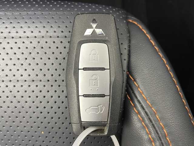 三菱 アウトランダー ＰＨＥＶ P 岐阜県 2022(令4)年 4.7万km ホワイトダイヤモンド ４WD/マルチアラウンドモニター/純正9インチナビ/フルセグTV/Bluetooth接続/ドライブレコーダー/レーダークルーズコントロール/レーンキープアシスト/コーナーセンサー/パドルシフト/パーキングセンサー/ふらつき警報/標識認識機能/横滑り防止装置/ステアリングリモコン/パドルシフト/パワーシート/シートメモリ/電格ミラー/BOSEプレミアムサウンド/全席シートヒーター