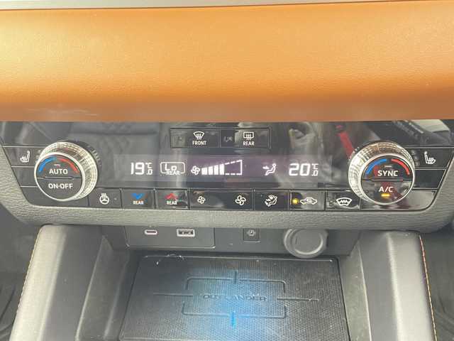 三菱 アウトランダー ＰＨＥＶ P 岐阜県 2022(令4)年 4.7万km ホワイトダイヤモンド ４WD/マルチアラウンドモニター/純正9インチナビ/フルセグTV/Bluetooth接続/ドライブレコーダー/レーダークルーズコントロール/レーンキープアシスト/コーナーセンサー/パドルシフト/パーキングセンサー/ふらつき警報/標識認識機能/横滑り防止装置/ステアリングリモコン/パドルシフト/パワーシート/シートメモリ/電格ミラー/BOSEプレミアムサウンド/全席シートヒーター