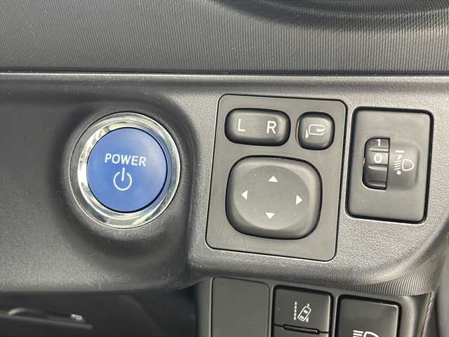 トヨタ アクア クロスオーバー 沖縄県 2017(平29)年 7万km ベージュ 県外仕入/禁煙車/純正9インチナビ（NSZT-Y66T）/　Bluetooth/CD/DVD/フルセグTV/AM/FM/HDMI/バックカメラ/ETC/衝突軽減ブレーキシステム/車線逸脱警報/オートハイビーム/シートヒーター/レザーシート