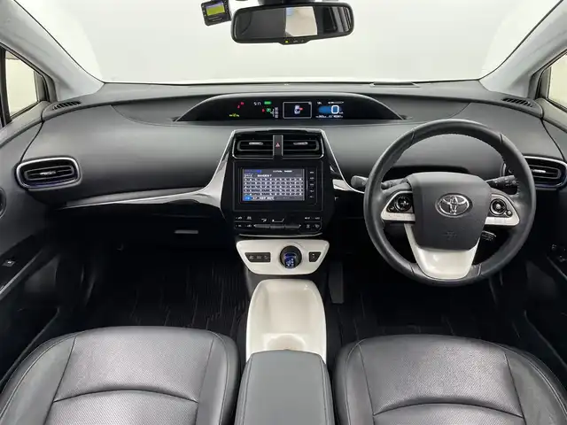 トヨタ プリウス A プレミアム　ツーリングセレ 福井県 2016(平28)年 4.7万km ホワイトパールクリスタルシャイン セーフティセンスパッケージ/・プリクラッシュセーフティシステム/・レーンディパーチャーアラート/・オートマチックハイビーム/・レーダークルーズコントロール/ブラインドスポットモニター/インテリジェントクリアランスソナー/シンプルインテリジェントパーキングアシスト/純正SDナビ/フルセグTV/【CD/DVD/SD/Bluetooth】/バックカメラ/ビルトインETC/ドライブレコーダー/ヘッドアップディスプレイ/レザーシート/D/N席シートヒーター/D席パワーシート/オートライト/オートマチックハイビーム/LEDヘッドランプ/LEDフロントフォグランプ/215/45R17インチ純正AW/プッシュスタート/スマートキー/純正フロアマット
