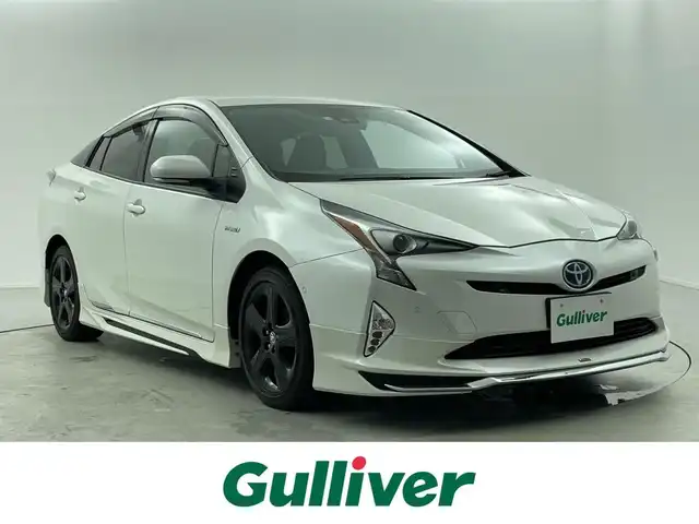 トヨタ プリウス A プレミアム　ツーリングセレ 福井県 2016(平28)年 4.7万km ホワイトパールクリスタルシャイン セーフティセンスパッケージ/・プリクラッシュセーフティシステム/・レーンディパーチャーアラート/・オートマチックハイビーム/・レーダークルーズコントロール/ブラインドスポットモニター/インテリジェントクリアランスソナー/シンプルインテリジェントパーキングアシスト/純正SDナビ/フルセグTV/【CD/DVD/SD/Bluetooth】/バックカメラ/ビルトインETC/ドライブレコーダー/ヘッドアップディスプレイ/レザーシート/D/N席シートヒーター/D席パワーシート/オートライト/オートマチックハイビーム/LEDヘッドランプ/LEDフロントフォグランプ/215/45R17インチ純正AW/プッシュスタート/スマートキー/純正フロアマット