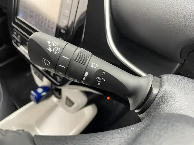 トヨタ プリウス A プレミアム　ツーリングセレ 福井県 2016(平28)年 4.7万km ホワイトパールクリスタルシャイン セーフティセンスパッケージ/・プリクラッシュセーフティシステム/・レーンディパーチャーアラート/・オートマチックハイビーム/・レーダークルーズコントロール/ブラインドスポットモニター/インテリジェントクリアランスソナー/シンプルインテリジェントパーキングアシスト/純正SDナビ/フルセグTV/【CD/DVD/SD/Bluetooth】/バックカメラ/ビルトインETC/ドライブレコーダー/ヘッドアップディスプレイ/レザーシート/D/N席シートヒーター/D席パワーシート/オートライト/オートマチックハイビーム/LEDヘッドランプ/LEDフロントフォグランプ/215/45R17インチ純正AW/プッシュスタート/スマートキー/純正フロアマット