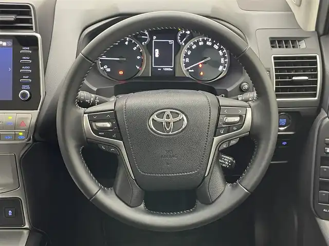 トヨタ ランドクルーザー プラド TX Lパッケージ マットブラED 愛知県 2023(令5)年 1.2万km ホワイトパールクリスタルシャイン 純正９型ナビ　フルセグＴＶ　Ｂｌｕｅｔｏｏｔｈ　ムーンルーフ　パノラミックビューモニター　黒革　パワーシート　シートエアコン　レーダークルコン　衝突軽減　ルーフレール　ＥＴＣ　ＬＥＤオートライト　禁煙