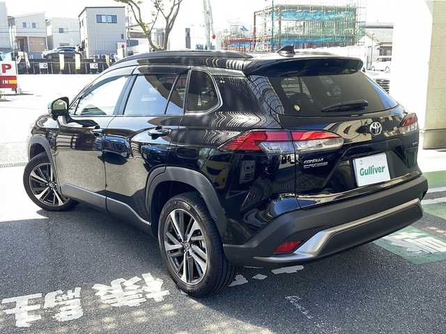 トヨタ カローラ クロス ハイブリッド Z 福岡県 2024(令6)年 0.7万km アティチュードブラックマイカ ワンオーナー/純正ナビ/（AM/FM/USB/ミラーキャスト/Bluetooth/フルセグTV）/アイドリングストップ/クルーズコントロール/レーンキープ/横滑り防止/オートホールド/ハンズフリー/パワーバックドア/オートワイパー/オートライト/オートマチックハイビーム/フォグランプ/パワーシート（運転席）/シートヒーター（運転席/助手席）/ビルドインETC2.0/ドライブレコーダー/純正フロアマット/純正アルミホイール/電格ミラー/保証書/取扱説明書/スペアキー×１