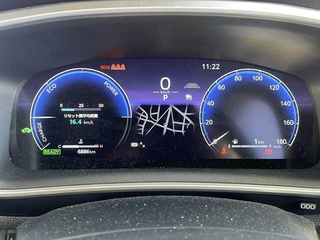 トヨタ カローラ クロス ハイブリッド Z 福岡県 2024(令6)年 0.7万km アティチュードブラックマイカ ワンオーナー/純正ナビ/（AM/FM/USB/ミラーキャスト/Bluetooth/フルセグTV）/アイドリングストップ/クルーズコントロール/レーンキープ/横滑り防止/オートホールド/ハンズフリー/パワーバックドア/オートワイパー/オートライト/オートマチックハイビーム/フォグランプ/パワーシート（運転席）/シートヒーター（運転席/助手席）/ビルドインETC2.0/ドライブレコーダー/純正フロアマット/純正アルミホイール/電格ミラー/保証書/取扱説明書/スペアキー×１