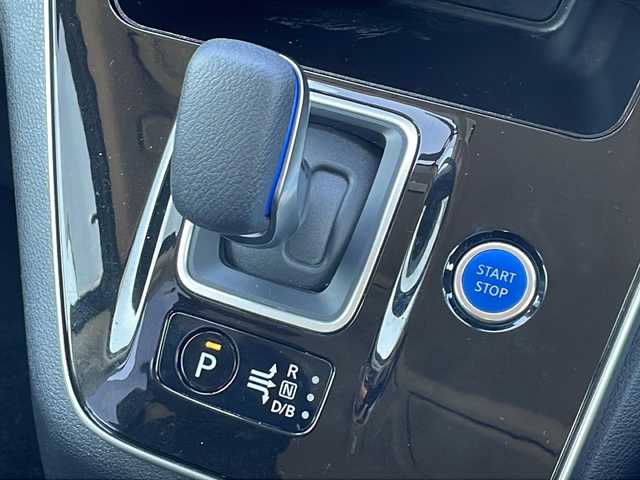 日産 セレナ e－パワー ハイウェイスター V 徳島県 2020(令2)年 4.2万km ダイヤモンドブラック 純正SDナビ　MM319D-W/（Bluetooth/フルセグ/CD/DVD/SD）/アラウンドビューモニター/純正フリップダウンモニター/エマージェンシーブレーキ/ブラインドスポットモニター/レーンキープアシスト/クルーズコントロール/コーナーセンサー/両側パワースライドドア/プッシュスタート/スマートキー/スペアキー