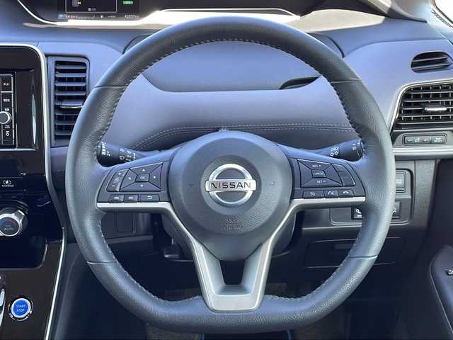日産 セレナ e－パワー ハイウェイスター V 徳島県 2020(令2)年 4.2万km ダイヤモンドブラック 純正SDナビ　MM319D-W/（Bluetooth/フルセグ/CD/DVD/SD）/アラウンドビューモニター/純正フリップダウンモニター/エマージェンシーブレーキ/ブラインドスポットモニター/レーンキープアシスト/クルーズコントロール/コーナーセンサー/両側パワースライドドア/プッシュスタート/スマートキー/スペアキー